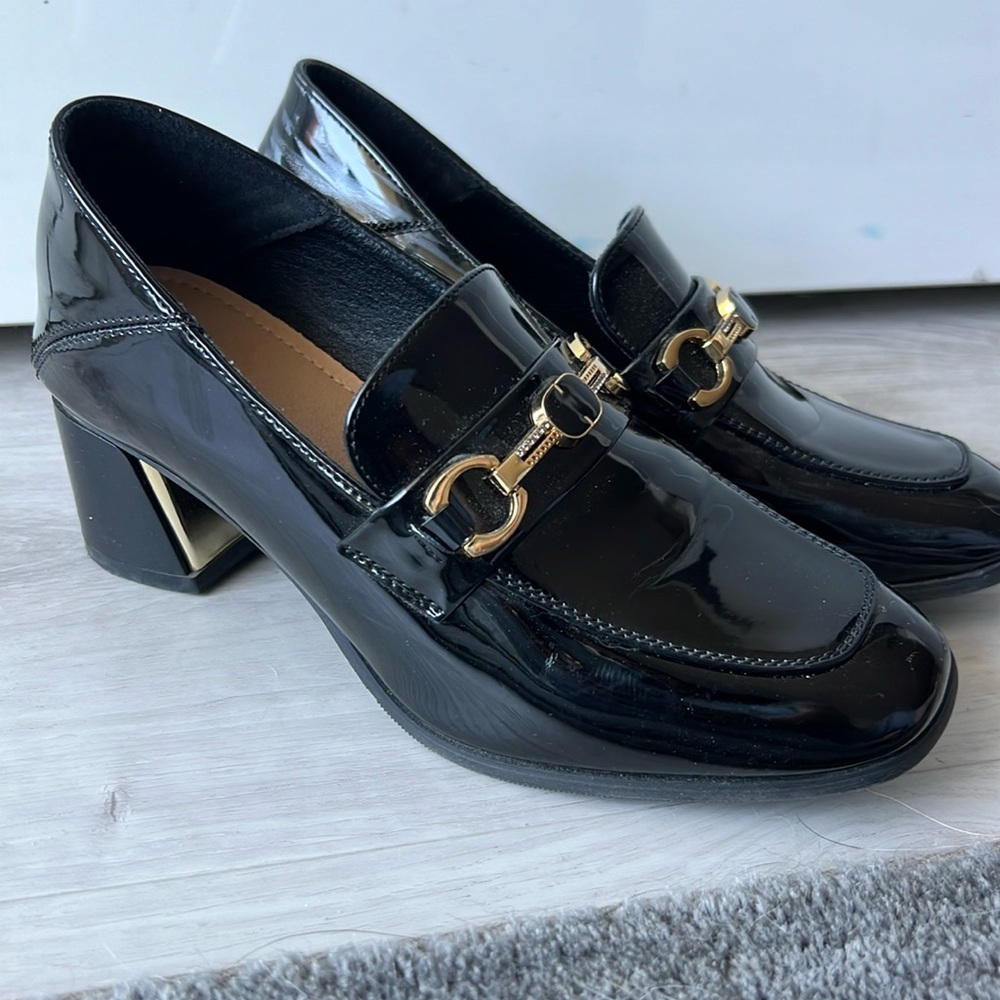 Heeled penny loafer